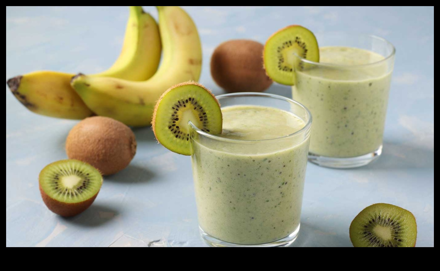 Labsajūtas uzlabošana no rīta: ienesiet savā dienā svaigus, zemu kaloriju smūtijus