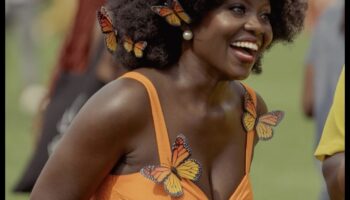 Cirku karnevāla turpinājums: cirtainu frizūru daudzveidības godināšana