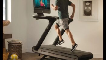 Savienots fitness: vieds vingrošanas aprīkojums tehniski prasmīgai mājas trenažieru zālei