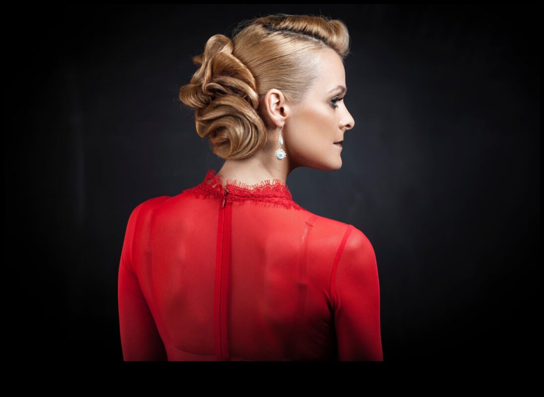 Nakts muižniecība Turpinājums: Elegantas ballīšu frizūras, kas piemērotas honorāram