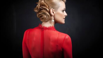 Nakts muižniecība Turpinājums: Elegantas ballīšu frizūras, kas piemērotas honorāram