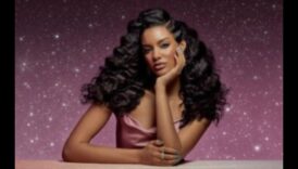 Waves in Wonderland Turpinājums: Sapņainu stilu meklēšana viļņainiem matiem