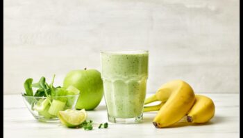 Zaļā smūtija mitrināšana: remdējiet slāpes ar maisījumiem, kas bagāti ar uzturvielām